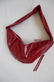 Banana Bag XL - Crushed patent ruby – Obrázok 4