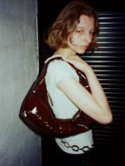 Slouchy Shoulder Bag - crushed patent coffee – Obrázok 2